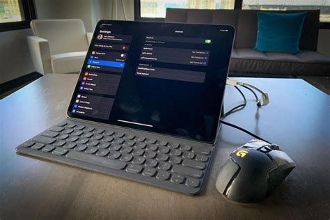 can you hook up mouse to ipad pro